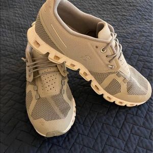 LNC women’s on cloud athletic shoes